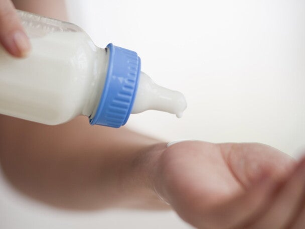 Schoppen zubereiten / Préparer le biberon - Nestlé Baby Schoppen zubereiten / Préparer le biberon - Nestlé Baby