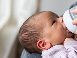 Tipps für das Füttern deines Babys mit dem Fläschchen