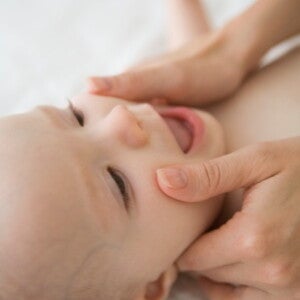 Babymassage / Les massages pour bébé - Nestlé Baby Babymassage / Les massages pour bébé - Nestlé Baby
