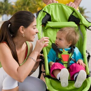 Krippe oder Tagesmutter? / A qui confier mon bébé ? - Nestlé Baby Krippe oder Tagesmutter? / A qui confier mon bébé ? - Nestlé Baby