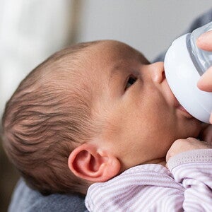 Tipps für das Füttern deines Babys mit dem Fläschchen Tipps für das Füttern deines Babys mit dem Fläschchen