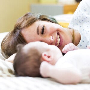 Die ersten Stunden mit Baby / Les premières heures avec bébé - Nestlé Baby Die ersten Stunden mit Baby / Les premières heures avec bébé - Nestlé Baby